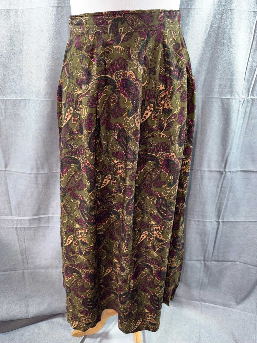 3172-Sag Harbor VTG Olive Paisley Maxi Skirt with Plum and Tan Accents